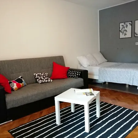 Flora Apartment *