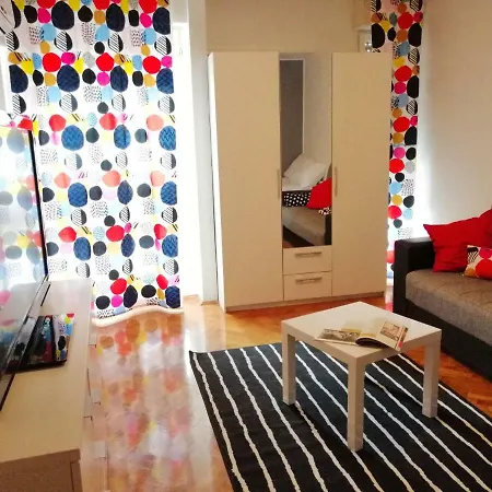 Flora Apartment